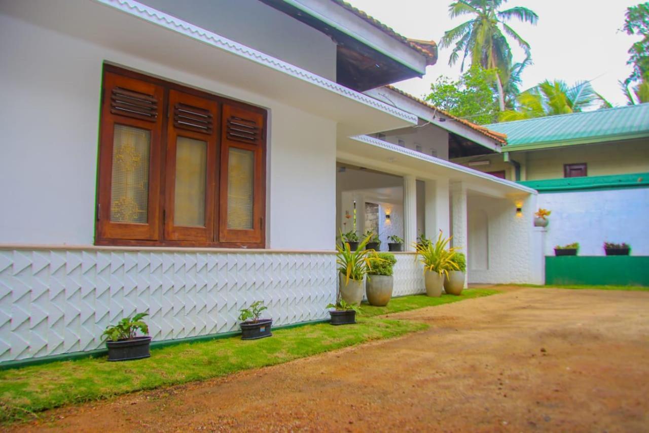 Niwahana Transit City Hotel คาตุนายากา ภายนอก รูปภาพ
